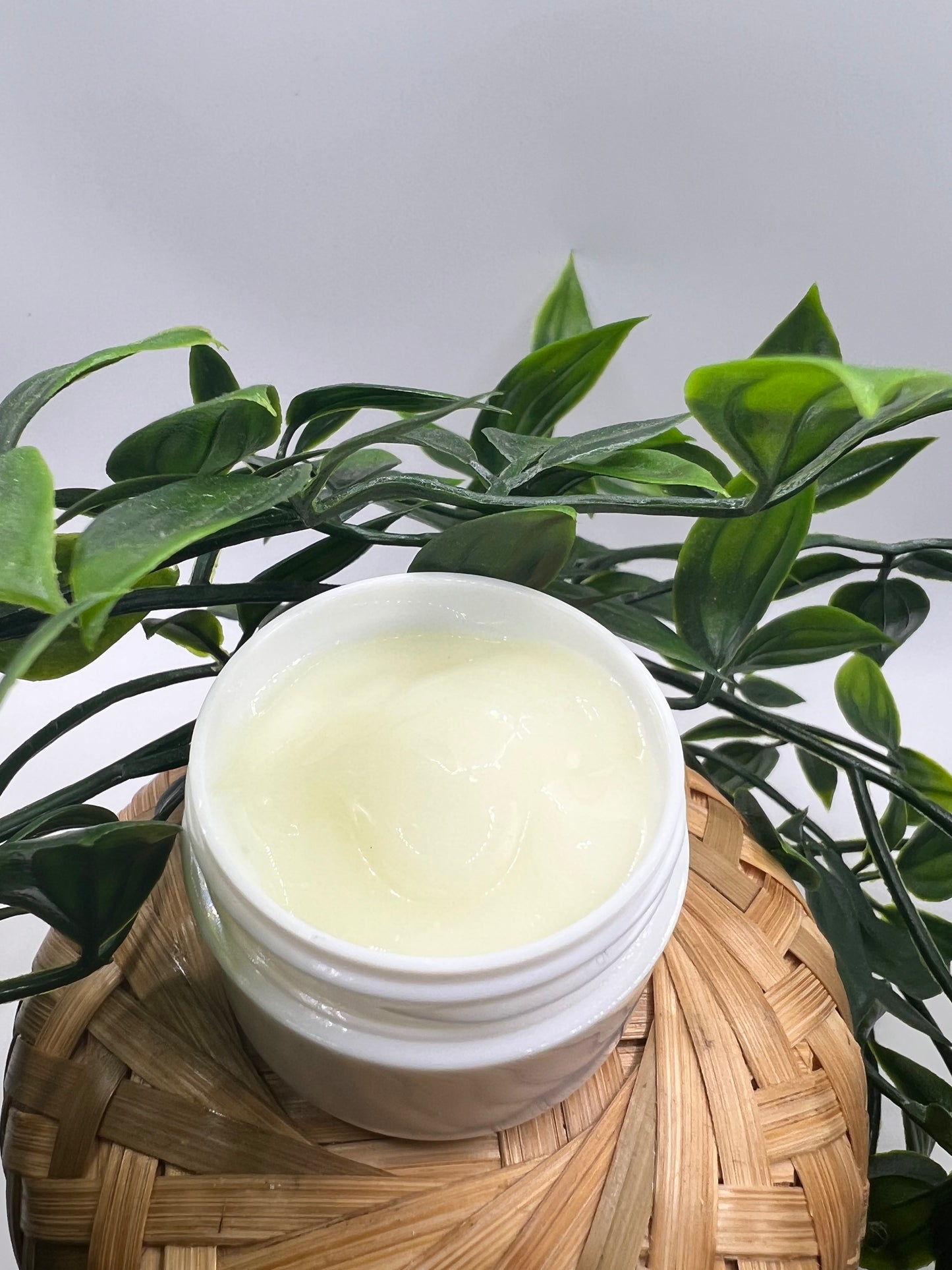 Deep glow under eye gel